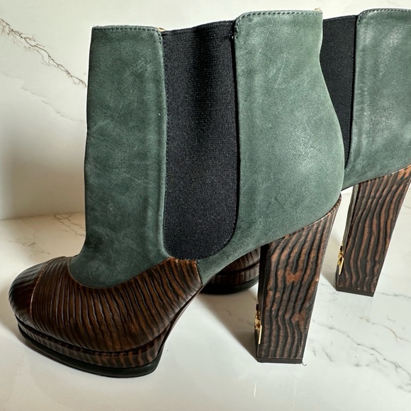 Chanel Interlocking CC Chelsea Boots - Picture 3 of 9